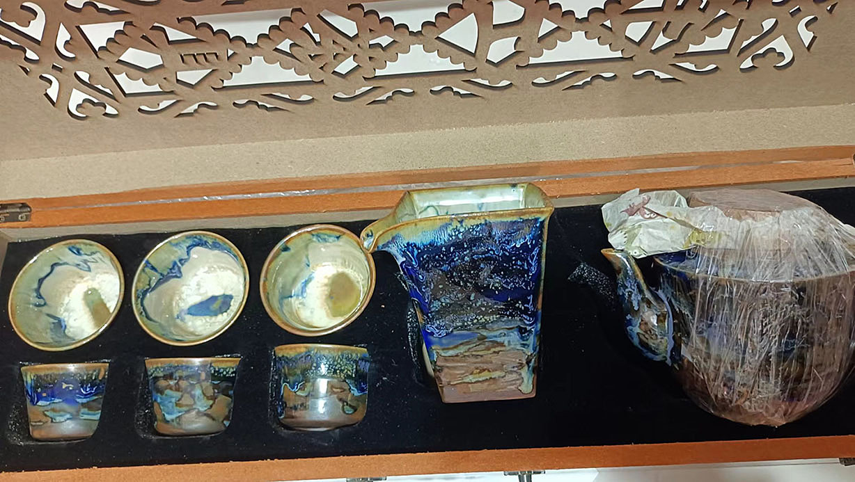 DDD 高温陶瓷，釉下五彩，纯天然矿物质，各种柴烧套装茶具，价格，980元一套.jpg